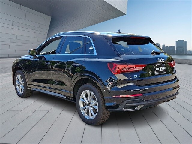 2025 Audi Q3 45 TFSI S line Premium photo 3