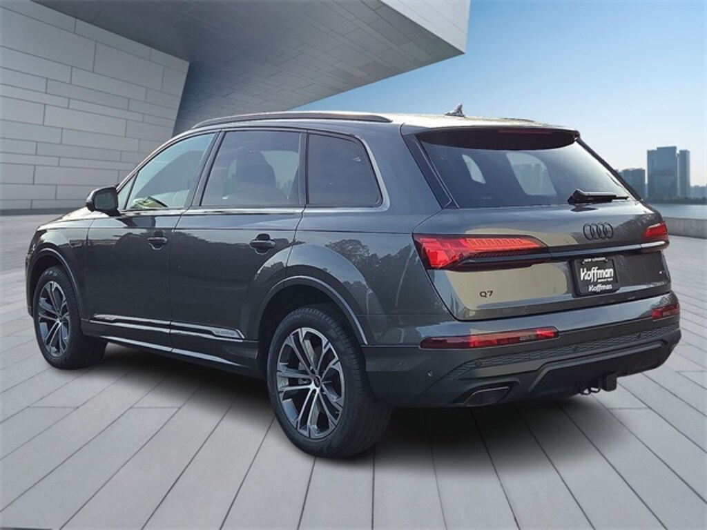 New 2026 Audi Q7 45 Premium SUV