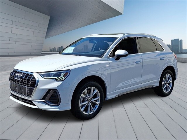 2025 Audi Q3 45 TFSI S line Premium photo 2