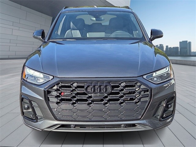 2023 Audi SQ5 Premium Plus photo 2