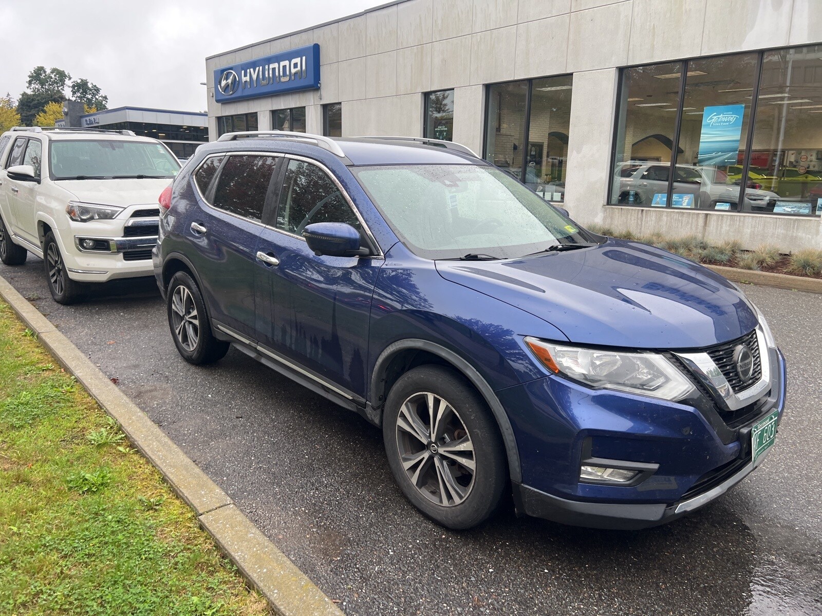 2018 Nissan Rogue SL photo 2