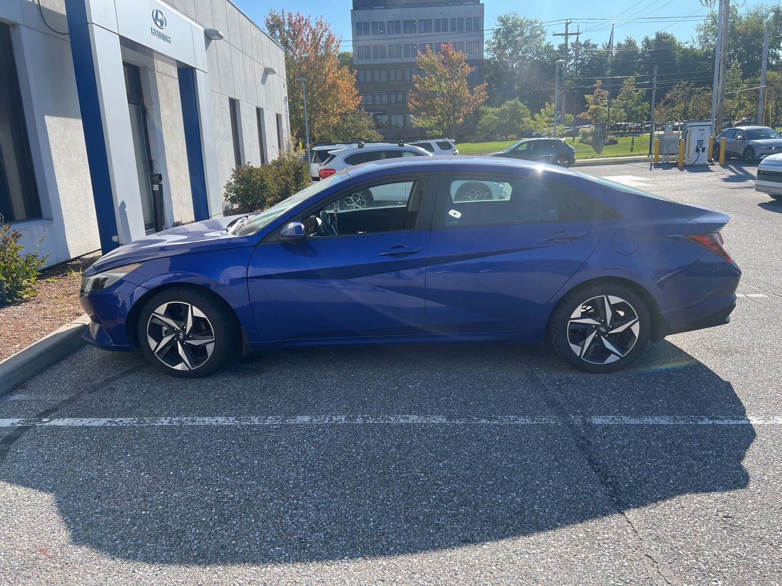 2023 Hyundai Elantra SEL photo 3