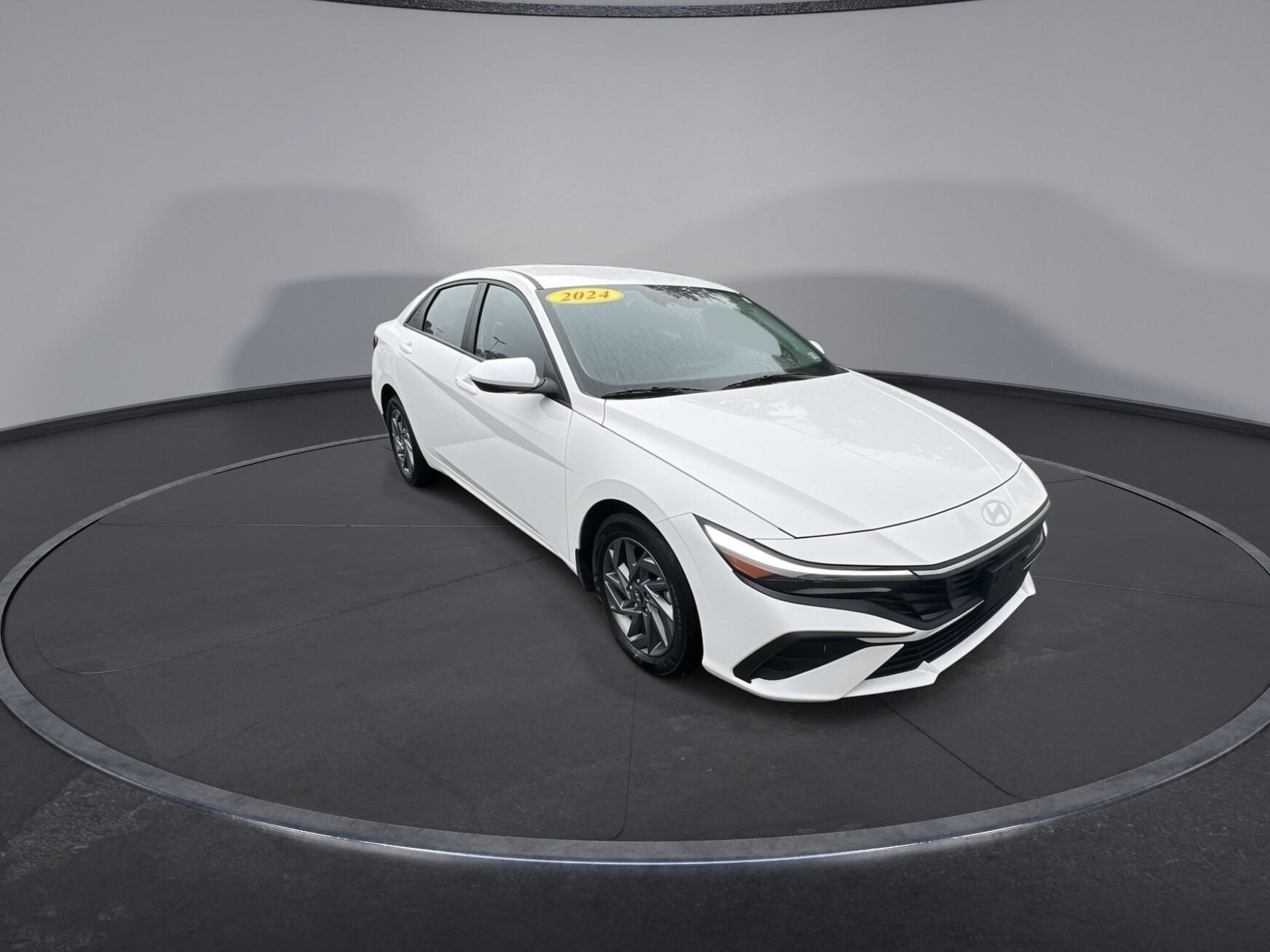 2024 Hyundai Elantra SEL photo 2