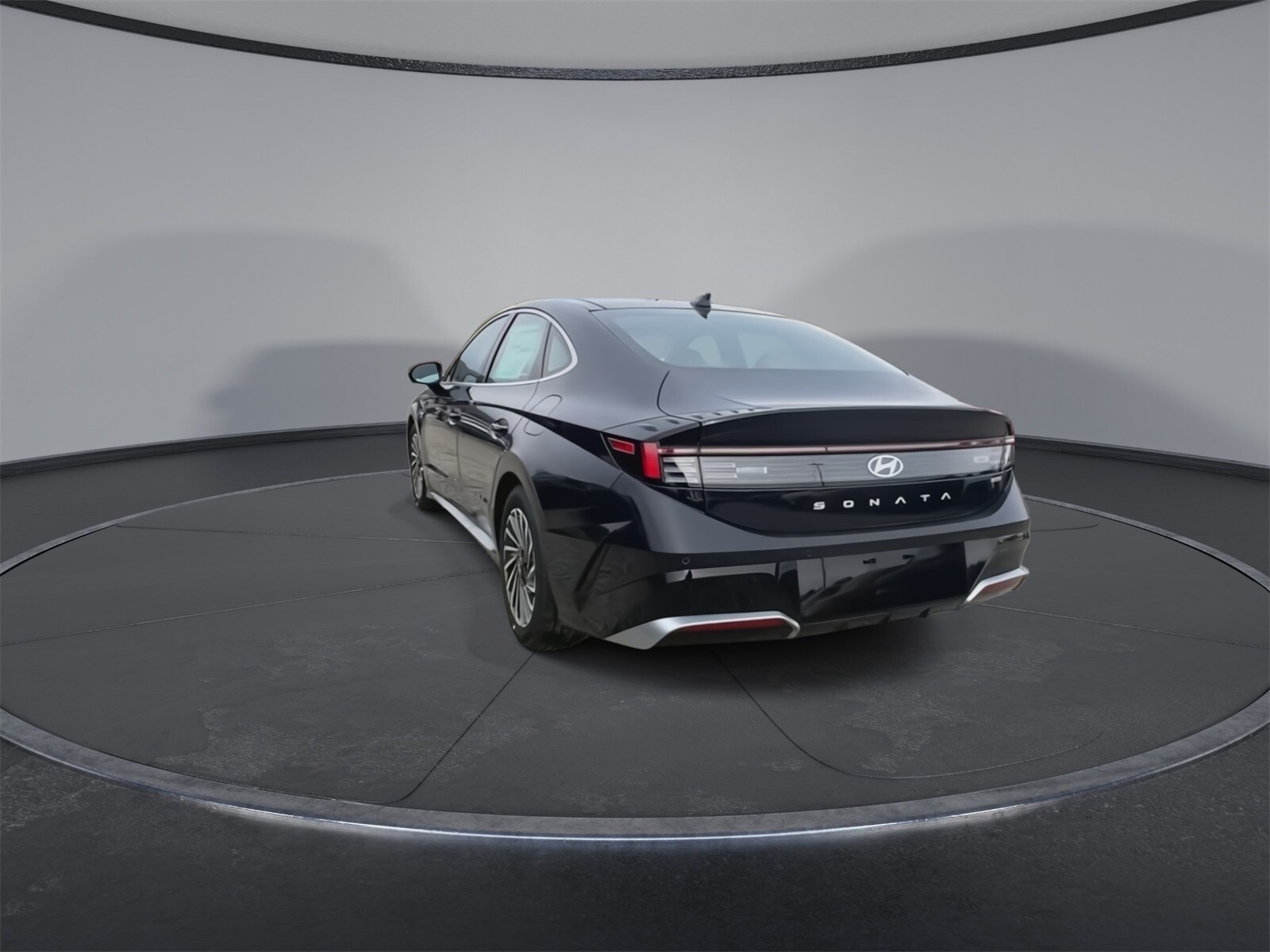 2025 Hyundai Sonata Hybrid Limited photo 2