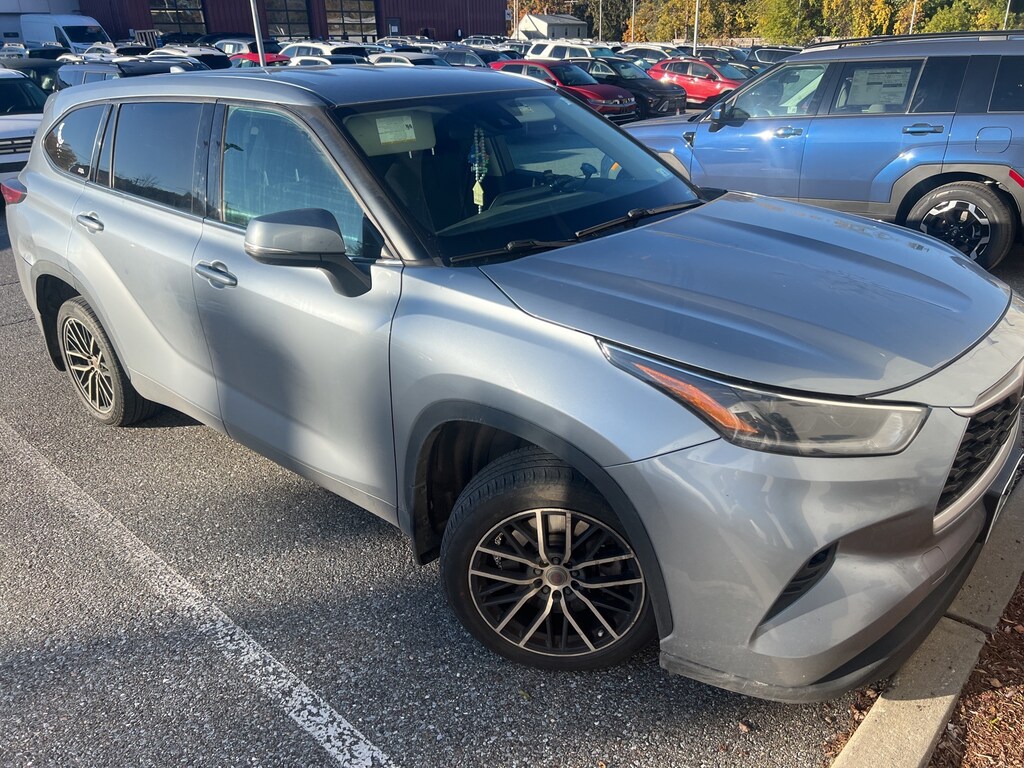 Used 2021 Toyota Highlander LE SUV