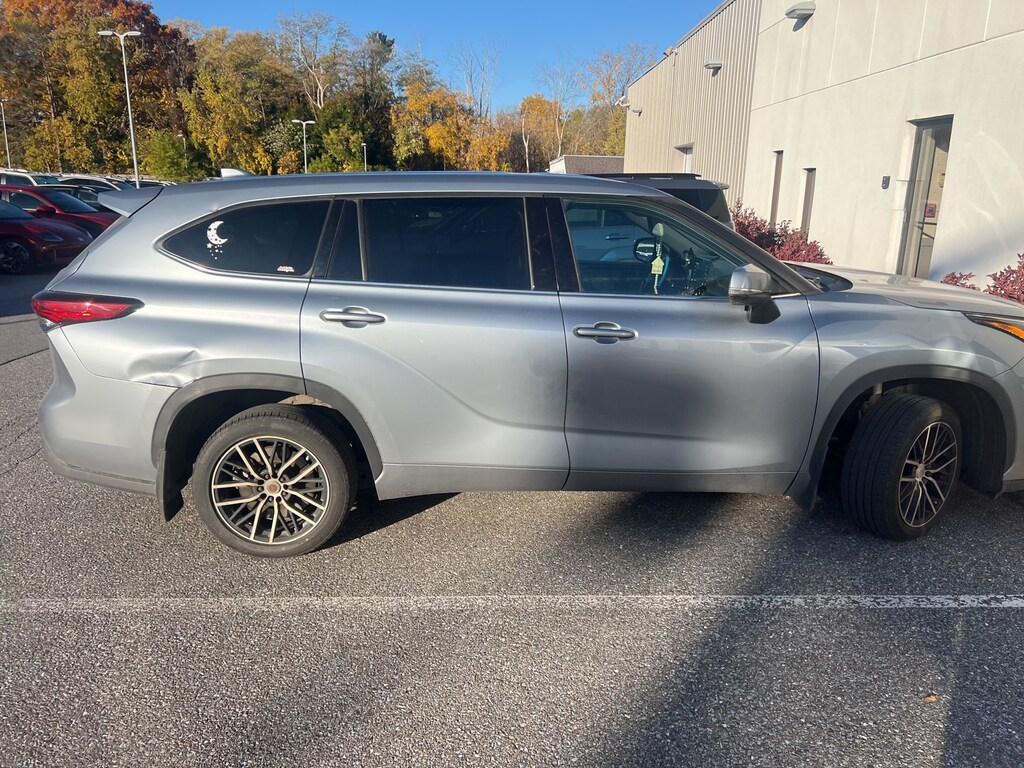 Used 2021 Toyota Highlander LE SUV