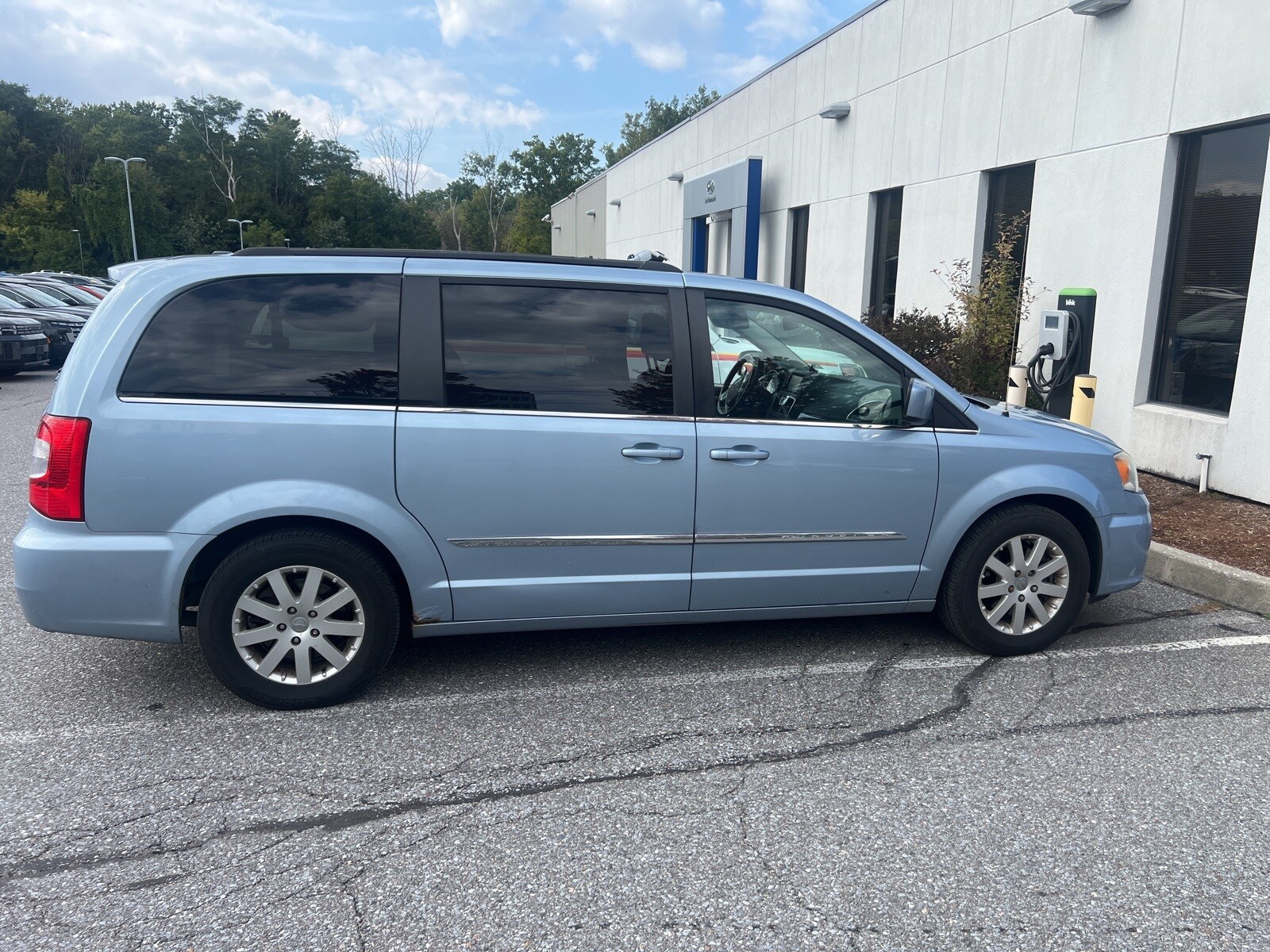 2013 Chrysler Town & Country Touring photo 2