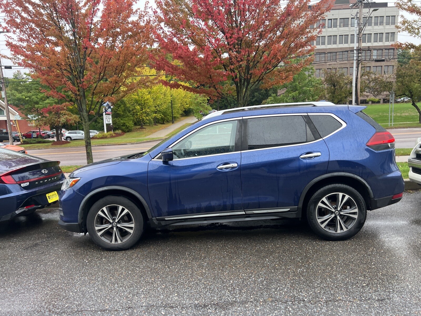 2018 Nissan Rogue SL photo 3