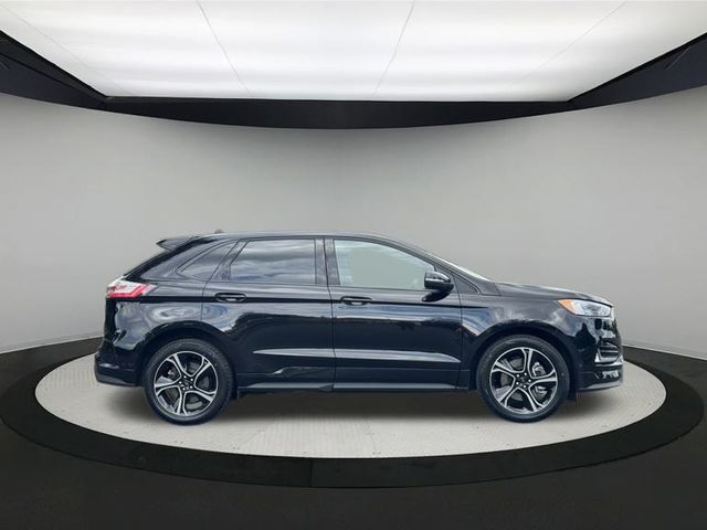 2022 Ford Edge ST photo 2