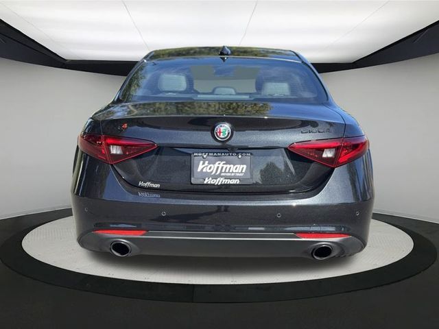 2022 Alfa Romeo Giulia Ti photo 4
