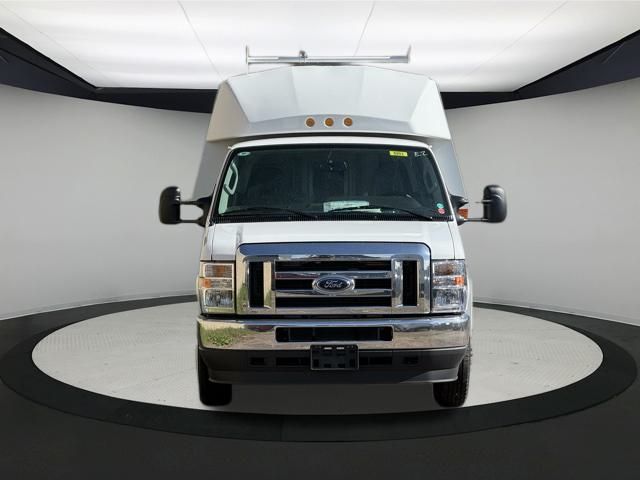 2024 Ford E-450 Cutaway photo 2