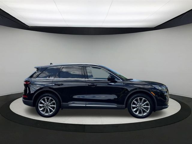 2022 Lincoln Corsair Standard photo 2