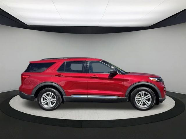 2022 Ford Explorer XLT photo 2