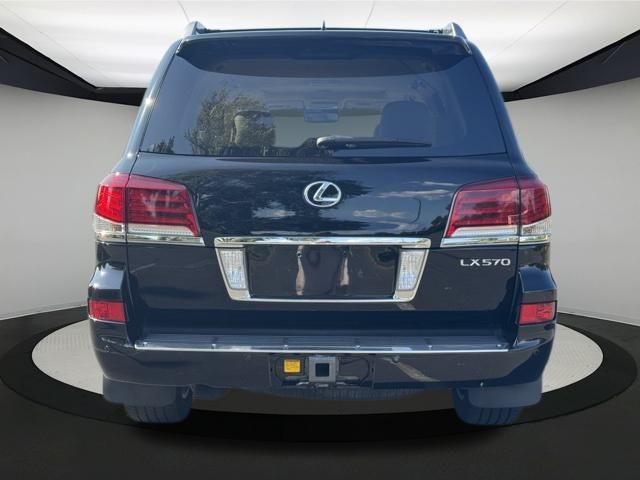 2013 Lexus LX 570 photo 4