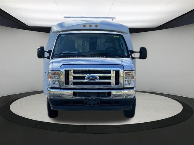 2024 Ford E-450 Cutaway photo 2