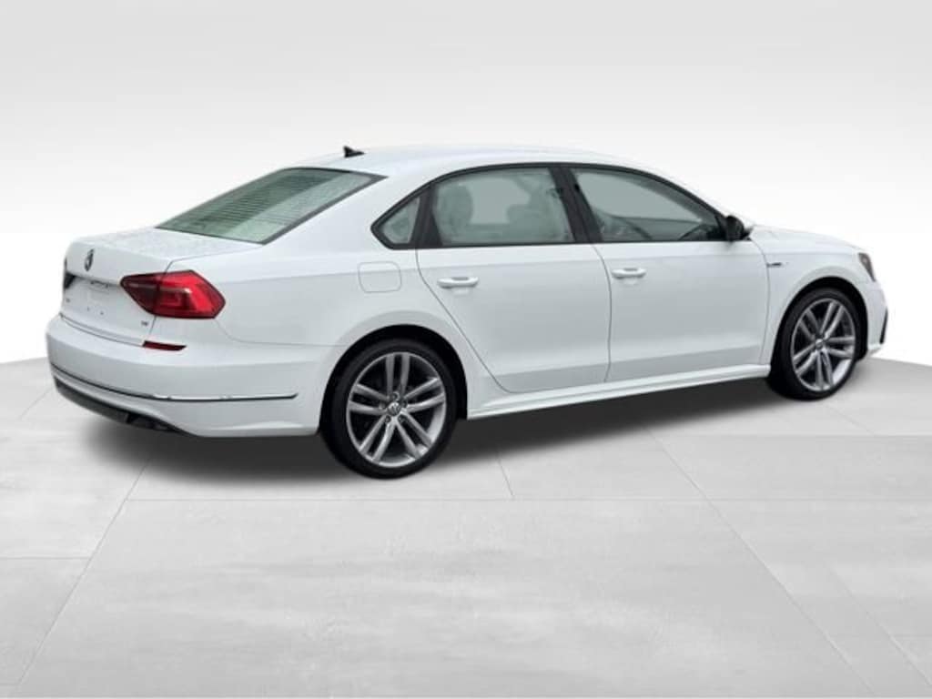 Certified 2018 Volkswagen Passat 2.0T R-Line Sedan