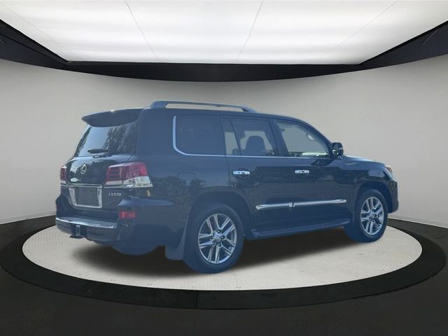 2013 Lexus LX 570 photo 3