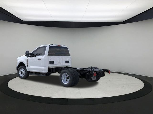 2025 Ford F-350 XL photo 4