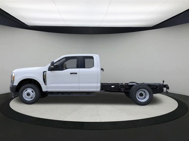 2026 Ford F-350 photo 3