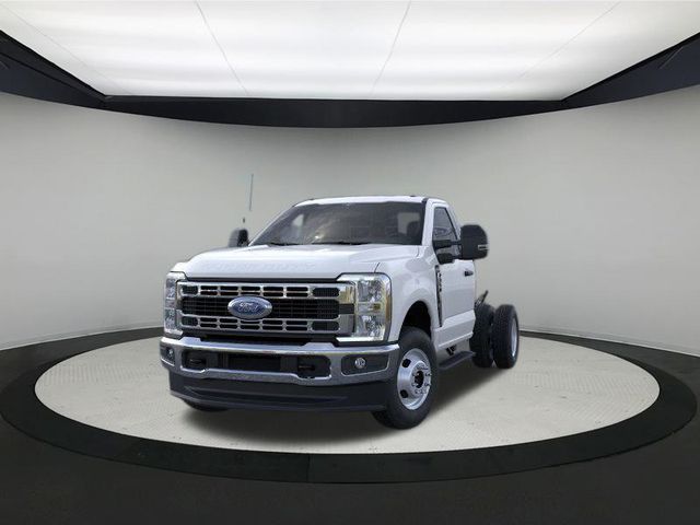 2025 Ford F-350 XL photo 2