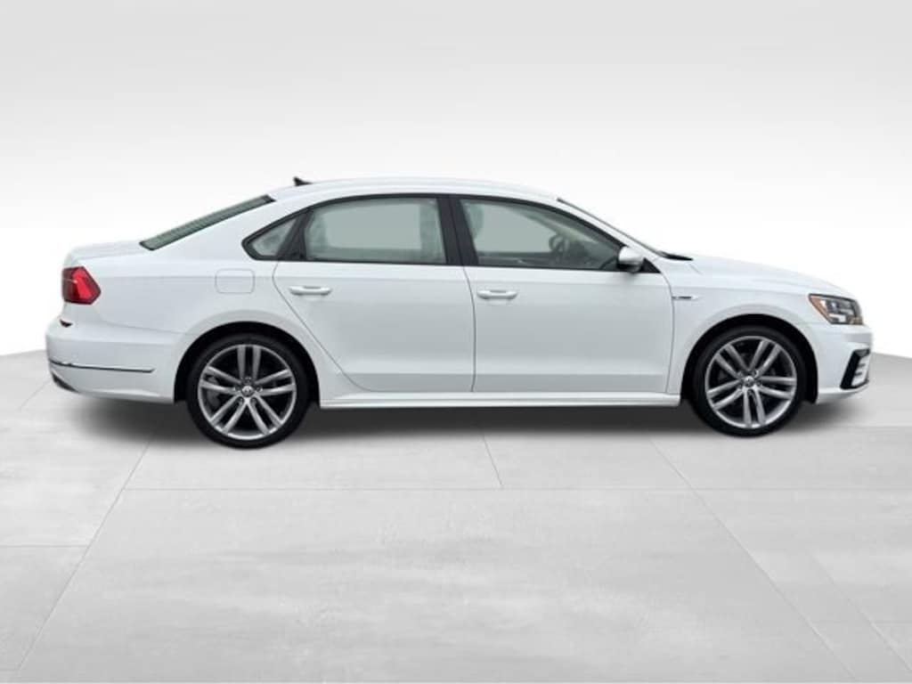 Certified 2018 Volkswagen Passat 2.0T R-Line Sedan