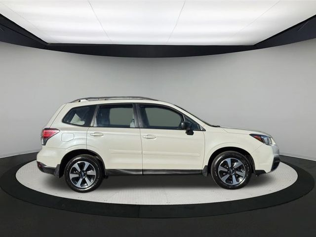 2017 Subaru Forester 2.5i photo 2