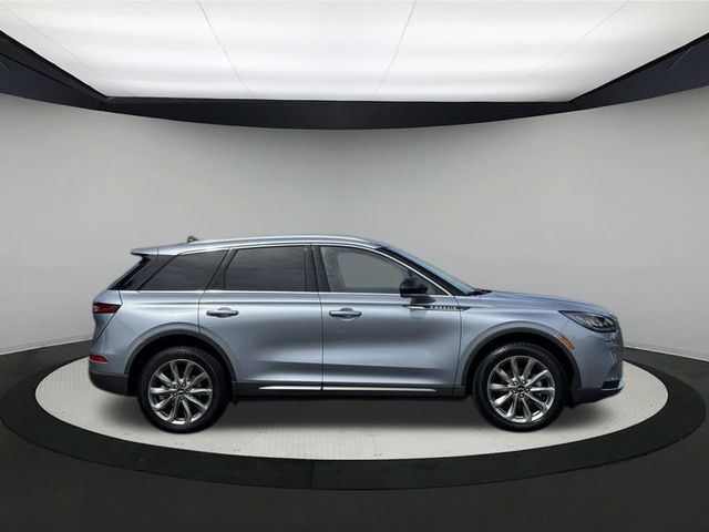 2022 Lincoln Corsair Standard photo 2