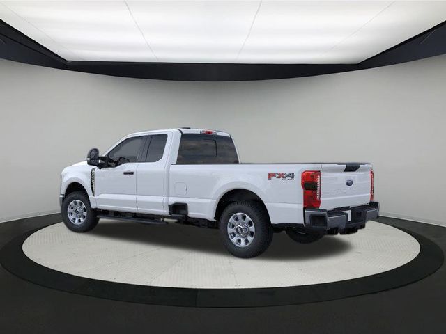 2025 Ford F-350 XLT photo 4