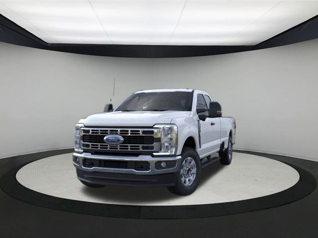 2025 Ford F-350 XLT photo 2