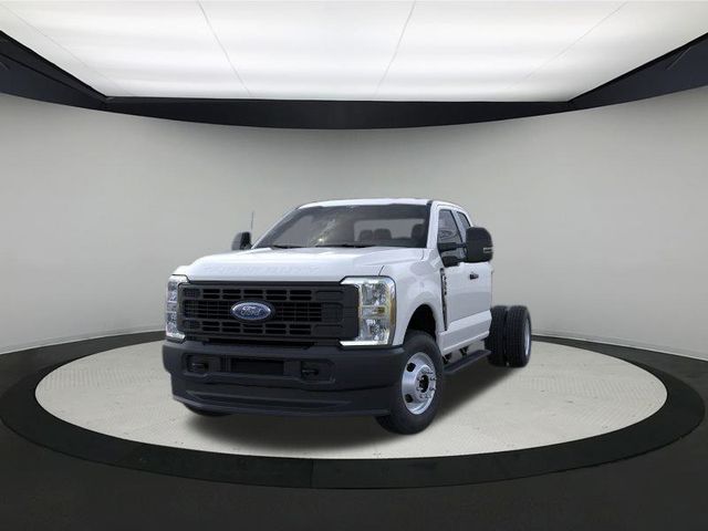 2026 Ford F-350 photo 2