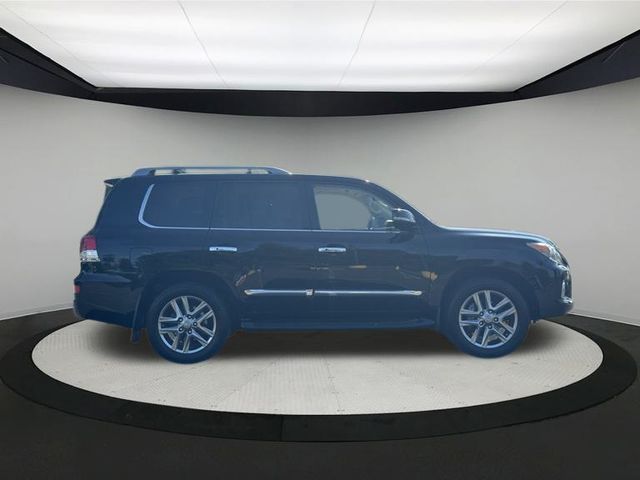 2013 Lexus LX 570 photo 2