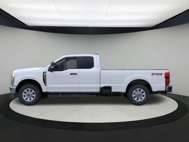 2025 Ford F-350 XLT photo 3