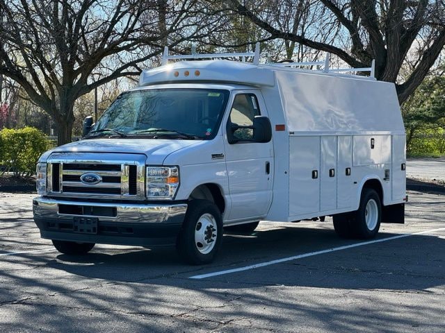 2024 Ford E-450SD Base Truck