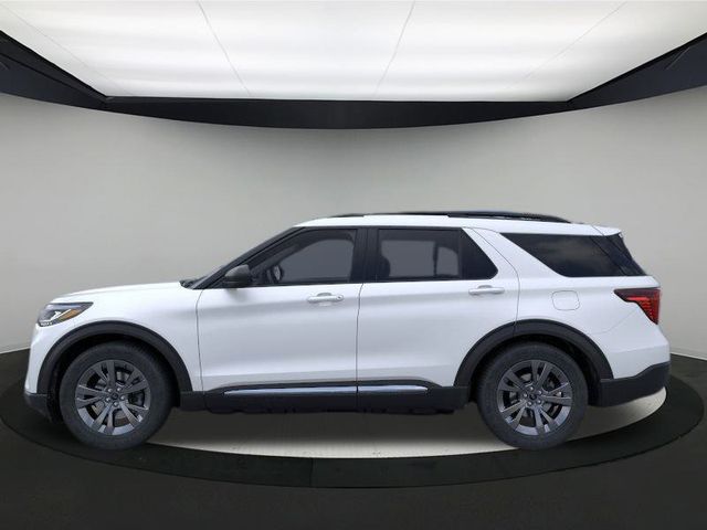 2025 Ford Explorer photo 2