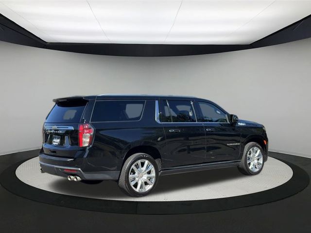 2022 Chevrolet Suburban High Country photo 3