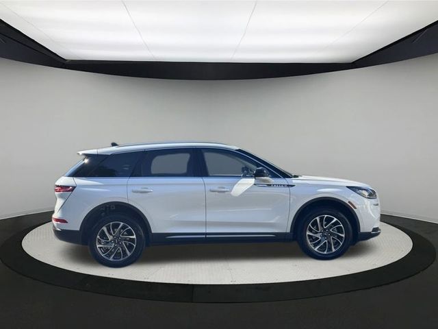 2022 Lincoln Corsair Standard photo 2
