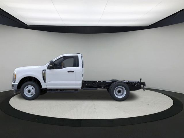 2025 Ford F-350 XL photo 3