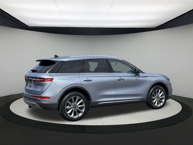 2022 Lincoln Corsair Standard photo 3