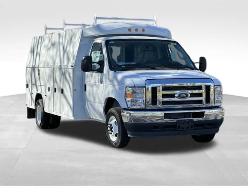 New 2024 Ford E-450SD Base Truck