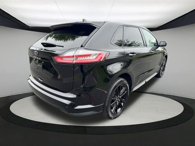 2022 Ford Edge ST photo 3