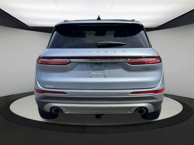 2022 Lincoln Corsair Standard photo 4