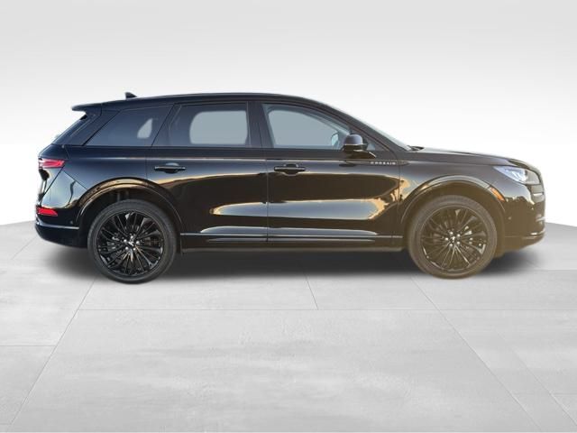 2023 Lincoln Corsair Standard photo 2