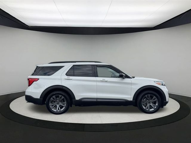 2022 Ford Explorer XLT photo 2