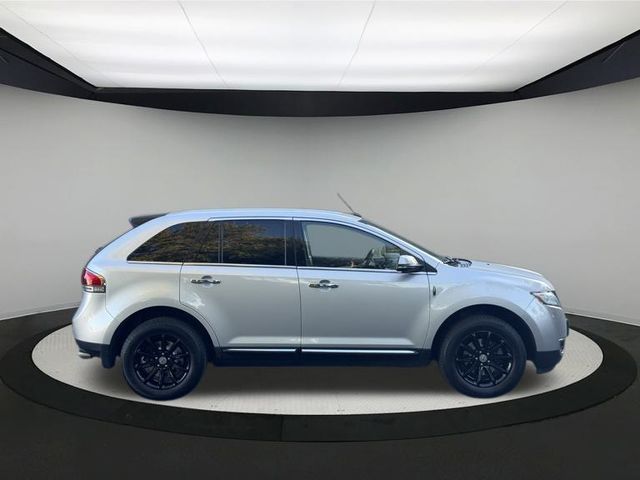 2013 Lincoln MKX Base photo 2