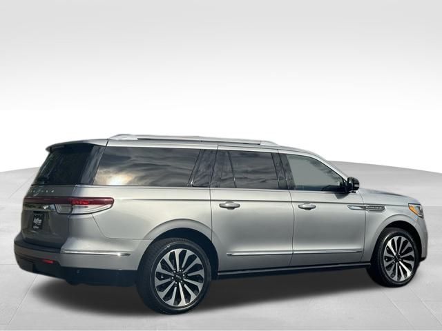 2022 Lincoln Navigator Reserve L photo 3
