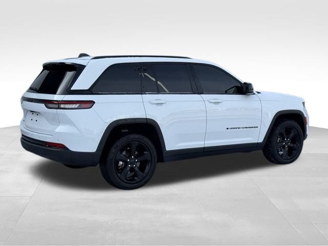2023 Jeep Grand Cherokee Laredo photo 3