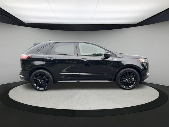 2022 Ford Edge ST photo 2