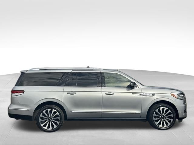 2022 Lincoln Navigator Reserve L photo 2