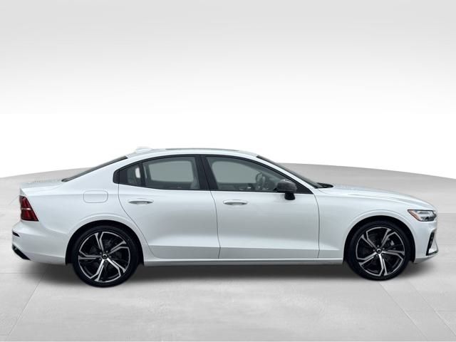 2024 Volvo S60 B5 Core photo 2