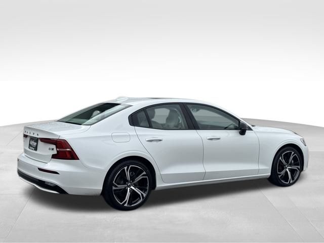 2024 Volvo S60 B5 Core photo 3